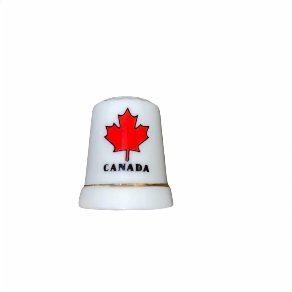 Canada maple leaf white & red ceramic thimble